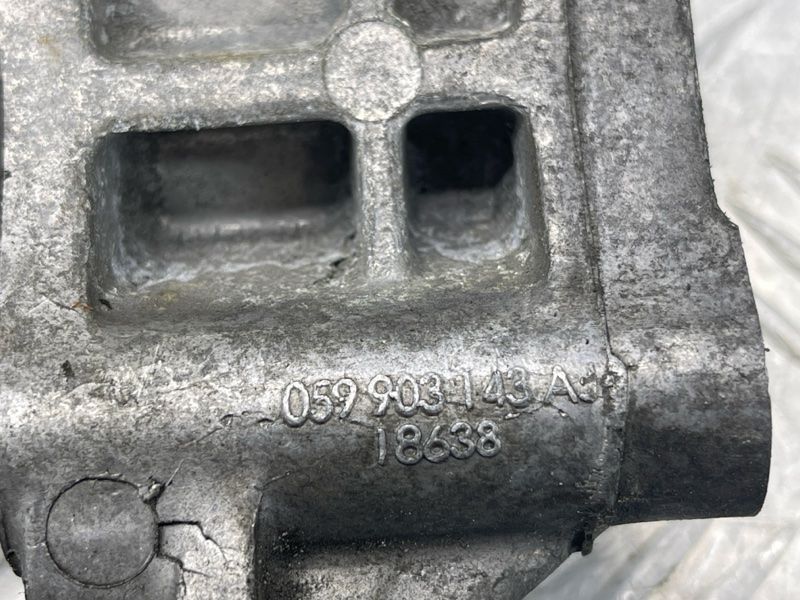 Кронштейн генератора Audi A6