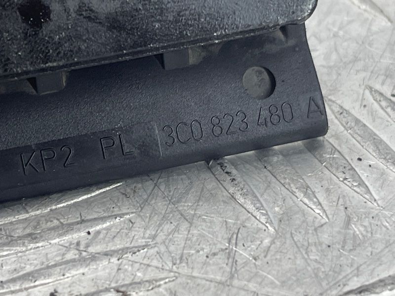 Скоба замка капота Volkswagen Touareg