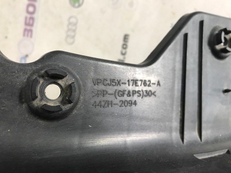 Направляющая / Крепление / Кронштейн бампера VPCJ5X17E762A Ford Escape