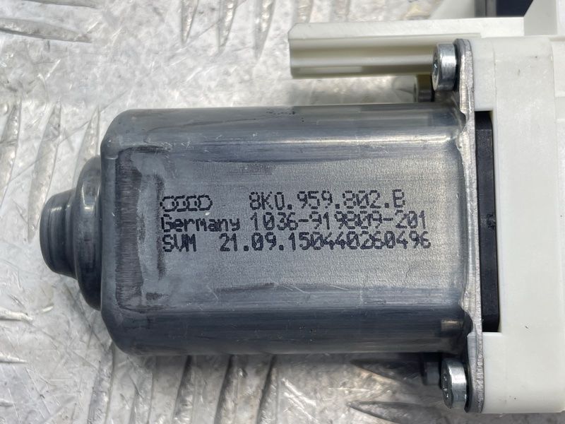 Мотор стеклоподъемника 8K0959802B Audi A7