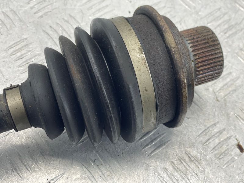 Полуось 8W0407271D Audi A4