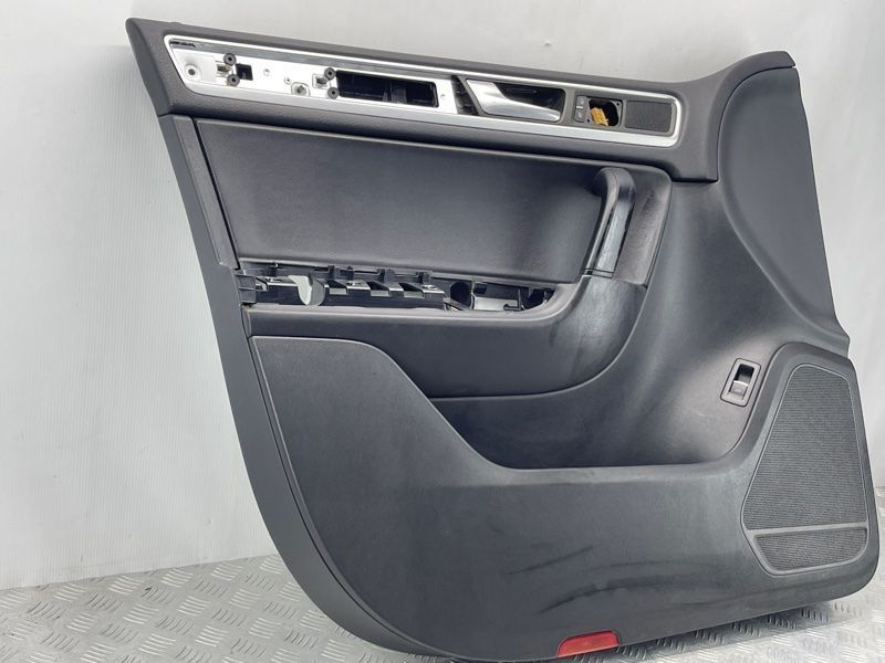 Обшивка дверей Volkswagen Touareg
