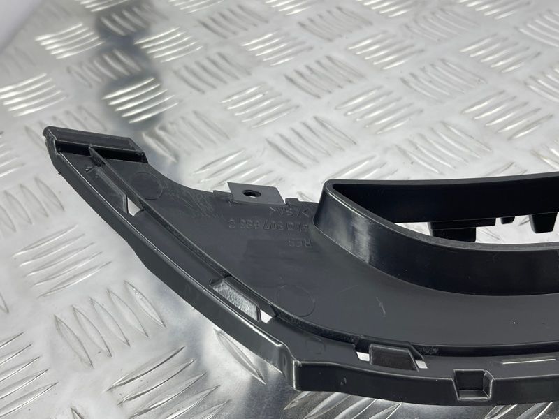 Решетка переднего бампера нижняя 4L0807683C01C Audi Q7