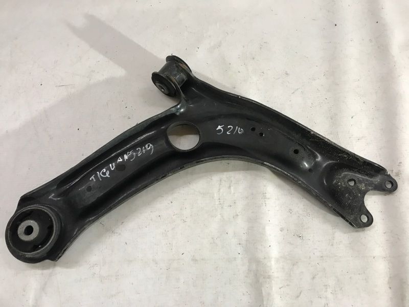 Рычаг передней подвески поперечный нижний 3Q0407151G Volkswagen Tiguan