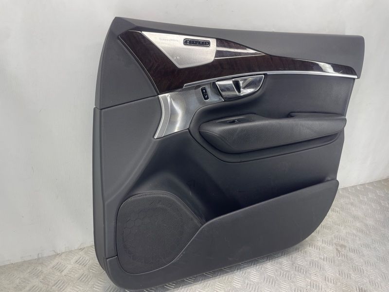 Карта / Обшивка двери 39828187 Volvo XC90