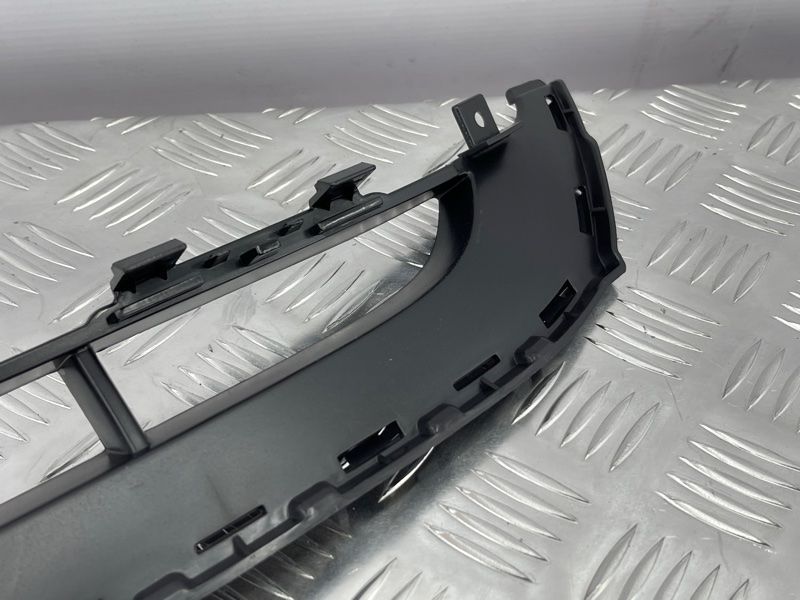 Решетка переднего бампера нижняя 4L0807683C01C Audi Q7