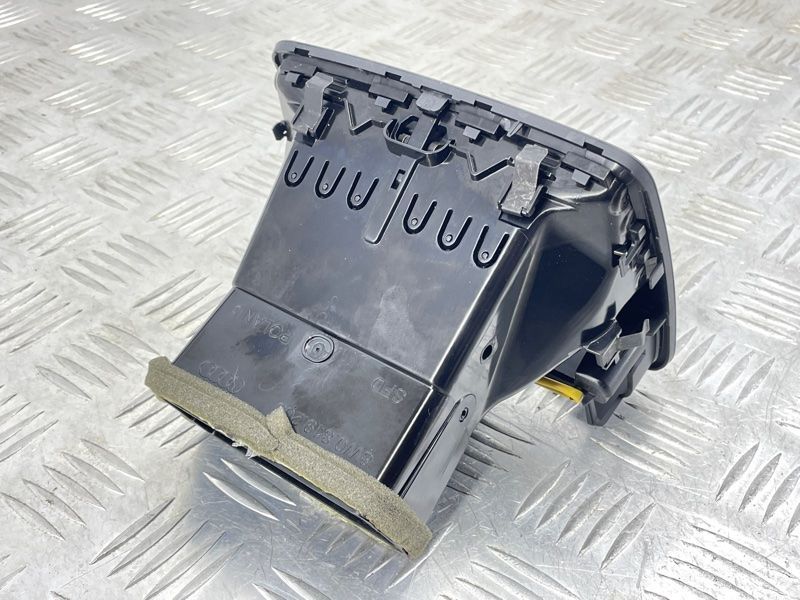 Дефлектор воздуховода 8W0819203B6PS Audi A4