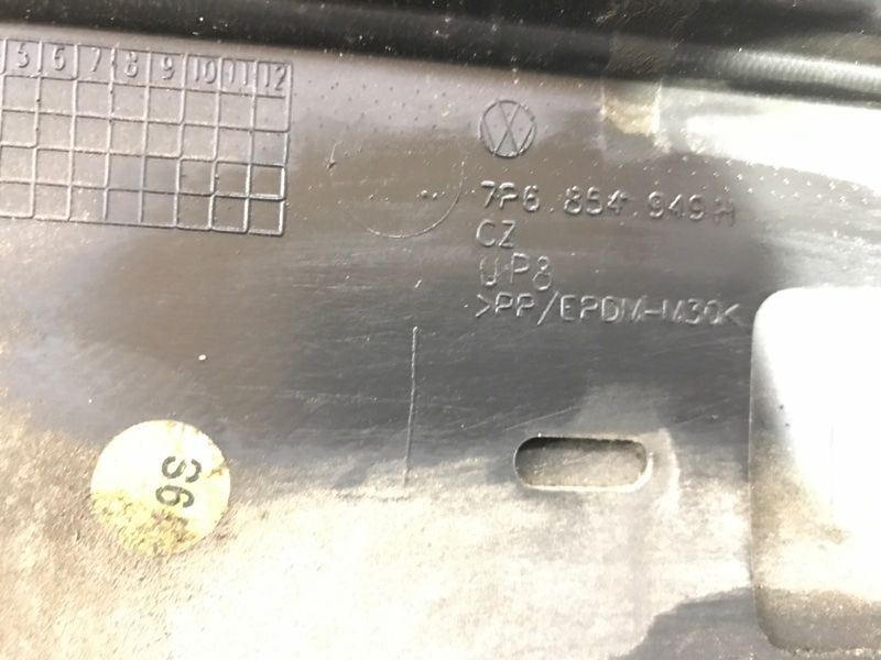 Накладка дверей 7P6854949H Volkswagen Touareg