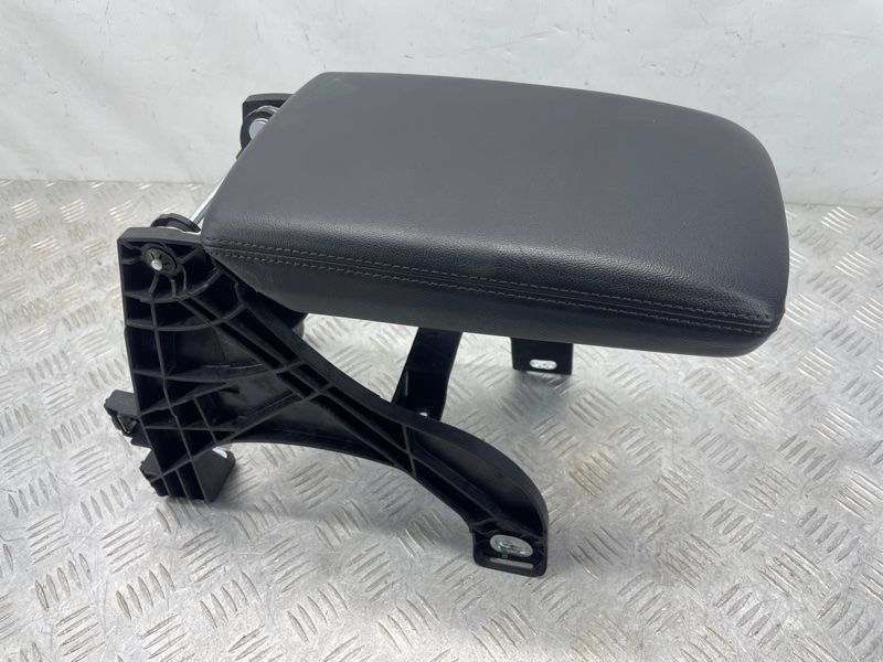 Подлокотник 8W0864283 Audi A4 Allroad