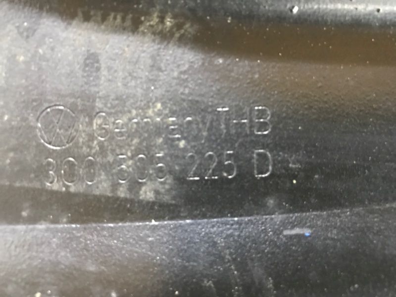Важіль задньої підвіски поздовжній 3C0505225D Audi Q3