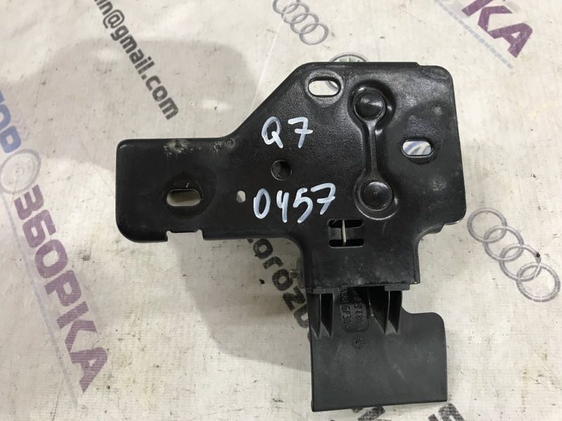 Стопорний гак капоту 4L0823480A Audi Q7 Audi Q7