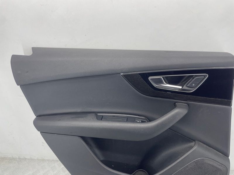 Обшивка дверей 4M0867303BWFA Audi Q7