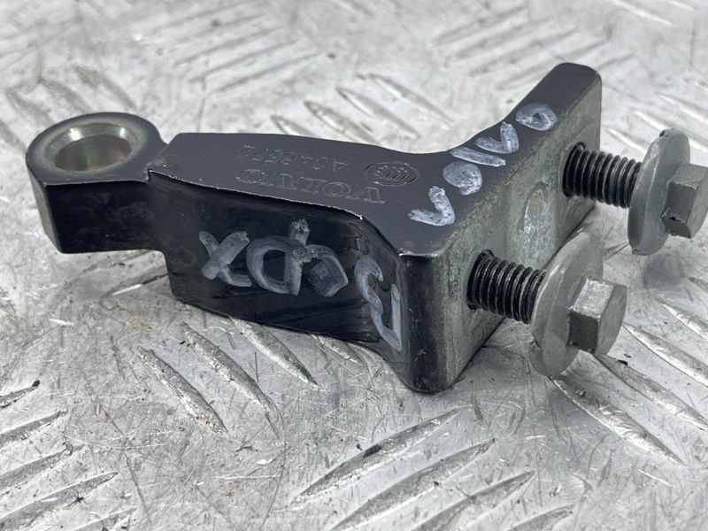 Петля дверей верхня 31424588 Volvo XC60