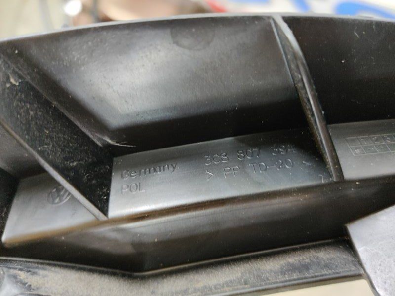 Направляющая заднего бампера правая 3C8807394D Volkswagen CC Volkswagen CC