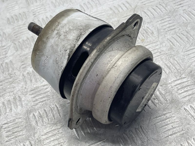 Опора / подушка двигуна 7L8199131A Audi Q7