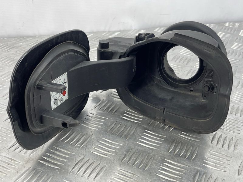 Корпус лючка крышки топливного бака в зборе DG93F27936 Ford Fusion