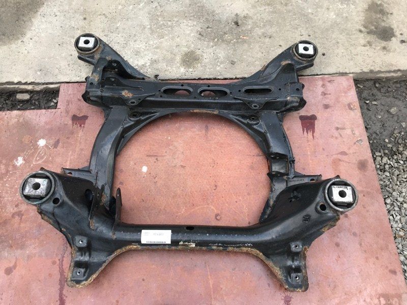 Подрамник передний 7L0400025 Audi Q7