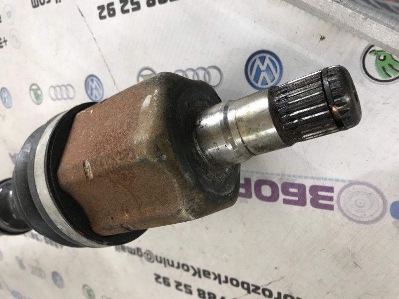 Піввісь 561407272AA Volkswagen Passat