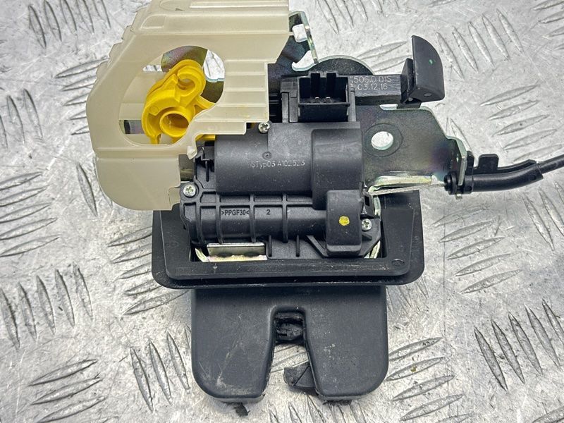 Замок крышки багажника 4M0827506D Audi Q7