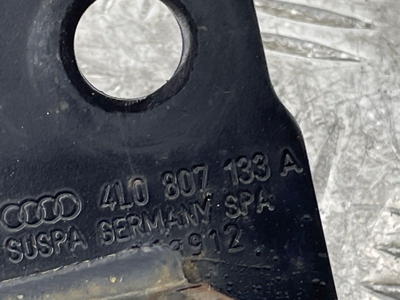 Кріплення підсилювача бампера 4L0807133A Audi Q7