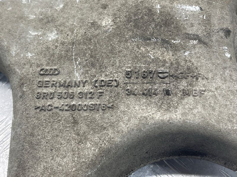 Рычаг задней подвески нижний 8R0505312F Audi A7