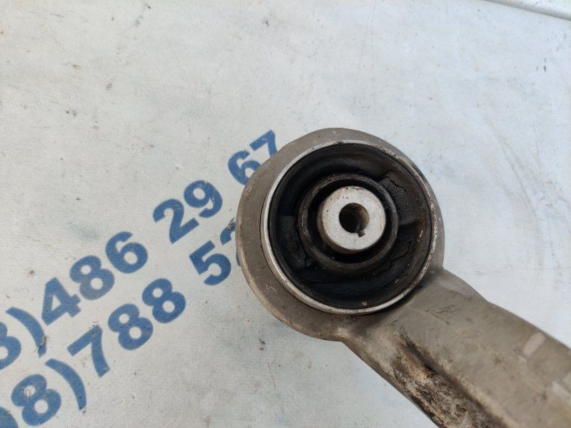 Важіль передньої підвіски поперечний нижній 4G0407696 Audi A6