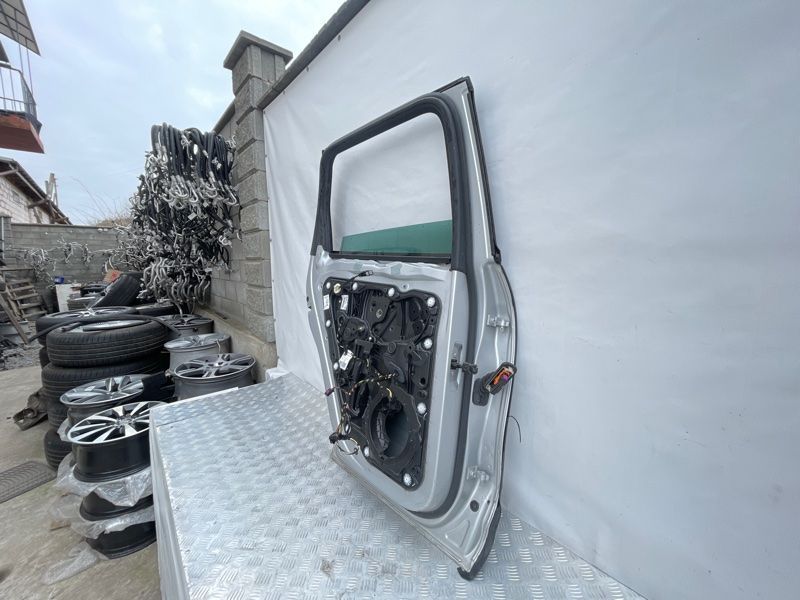 Дверь 7P0833055A Volkswagen Touareg