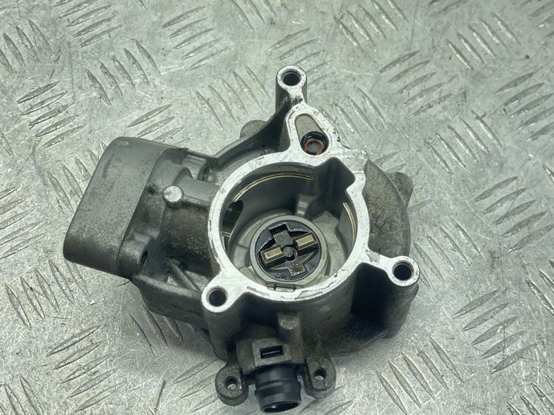 Вакуумний насос 06L145100F Audi A6
