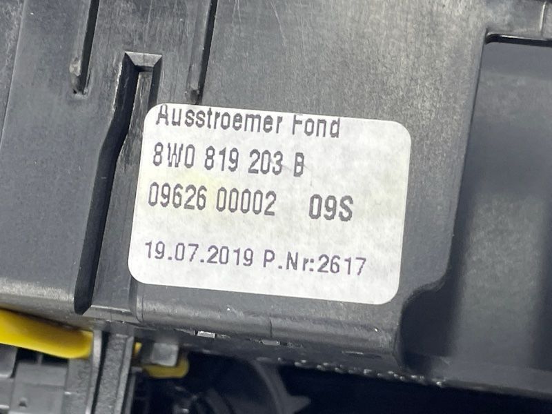 Дефлектор воздуховода 8W0819203B6PS Audi A4