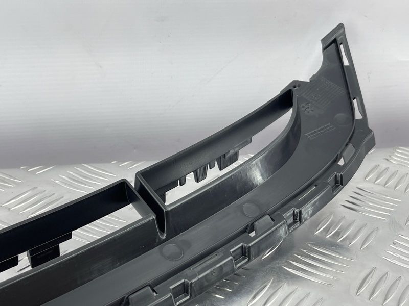 Решетка переднего бампера нижняя 4L0807683C01C Audi Q7