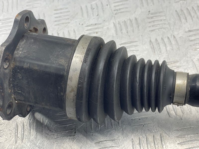 Полуось 8W0407271D Audi A4