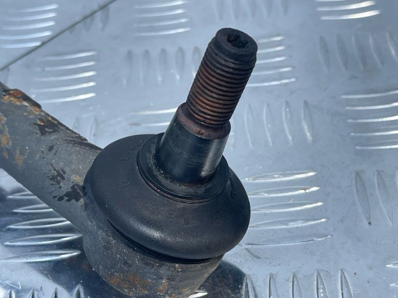 Рульова тяга з наконечником 7L0422804D Audi Q7