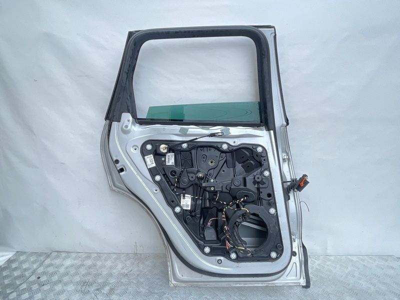 Дверь 7P0833055A Volkswagen Touareg