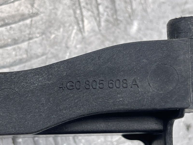 Кріплення фари 4G0805608A Audi A6