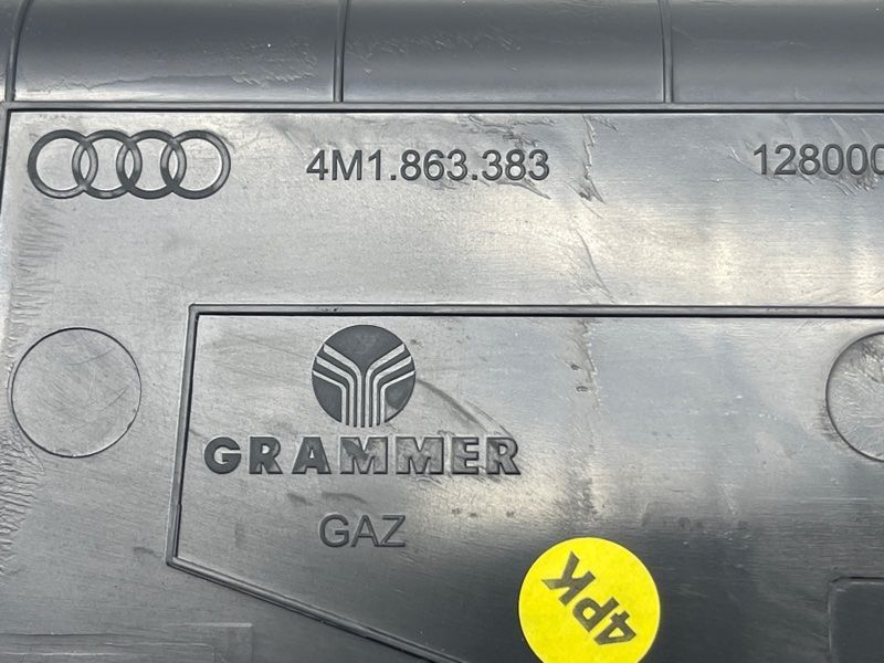 Ящик центральної консолі 4M1863383 Audi Q7