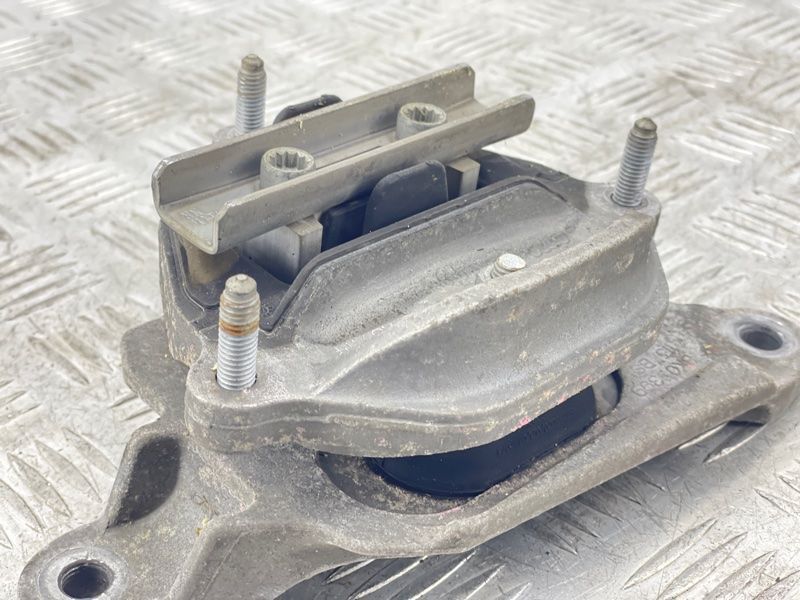 Опора / подушка КП 8K0399151CM Audi A8