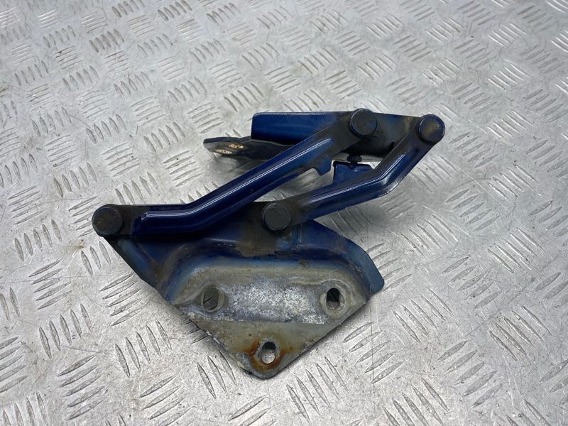 Петля капота 7L6823301A Volkswagen Touareg
