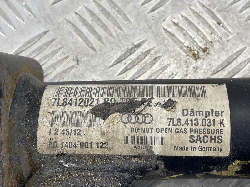 Стійка амортизатора в зборі з пружиною 7L8412021BQ Audi Q7