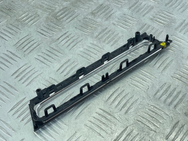 Декоративна накладка на торпедо 4M1853240A1LQ Audi Q7