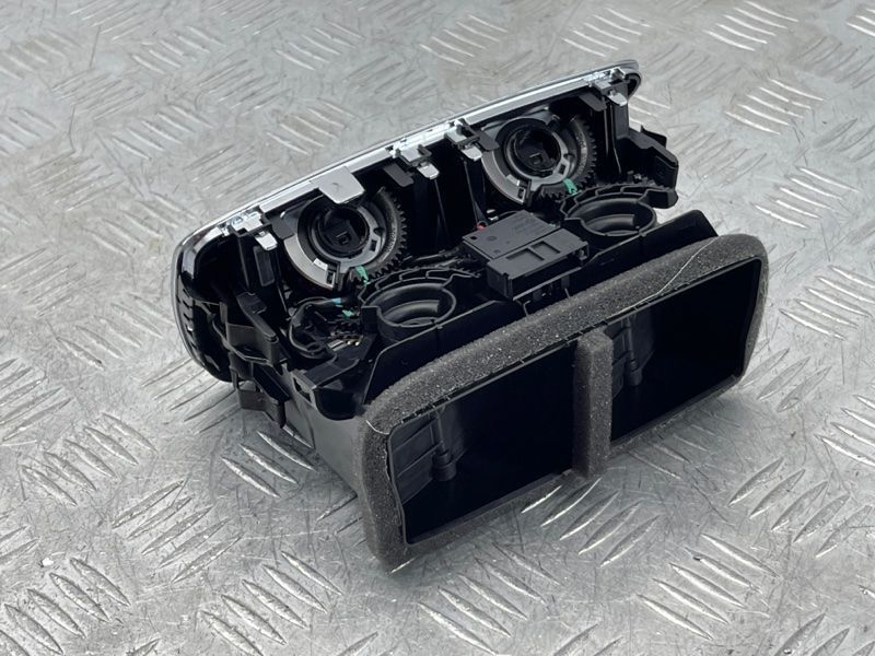 Дефлектор повітропроводу центральний 4G0819203C6PS Audi A7