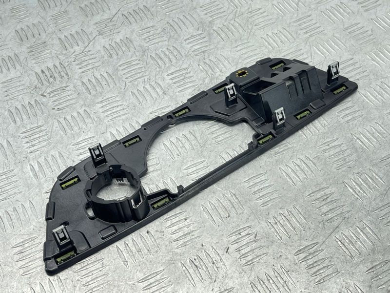 Кріплення динаміка торпедо 4M1857736 Audi Q7