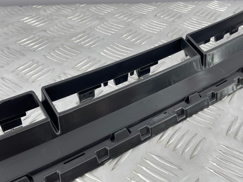 Решетка переднего бампера нижняя 4L0807683C01C Audi Q7