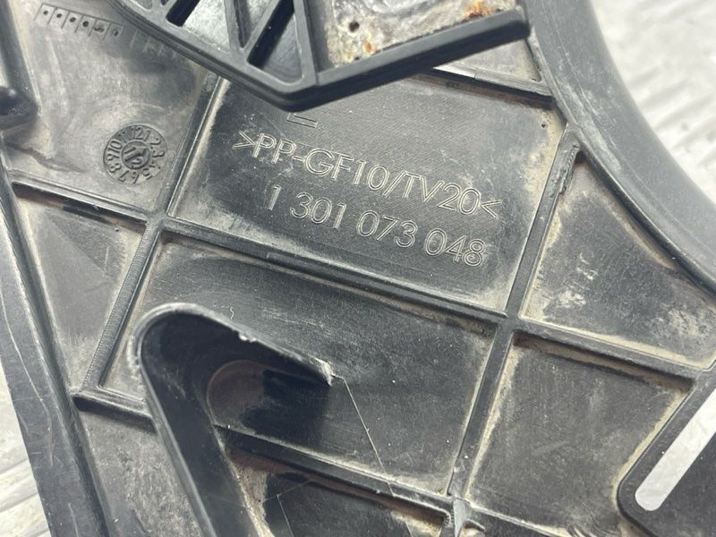 Кріплення фари 1301073048 Audi A7