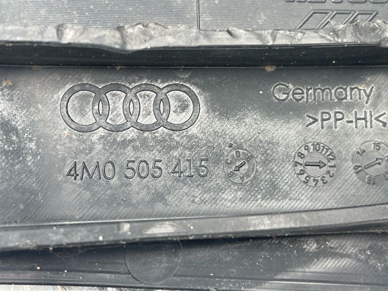 Aнтигравійний захист / накладка 4M0505415B Audi Q7