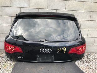 Кришка багажника 4L0827023B Audi Q7