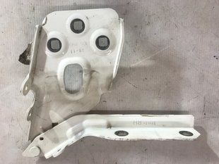 Петля капота 7P6823302 Volkswagen Touareg