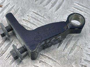 Петля двери верхняя 31424587 Volvo XC60