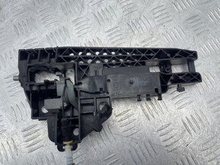 Кронштейн ручки 4M0837885A Audi Q7