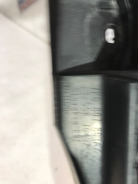 Кронштейн заднего бампера 7P6807863A Volkswagen Touareg