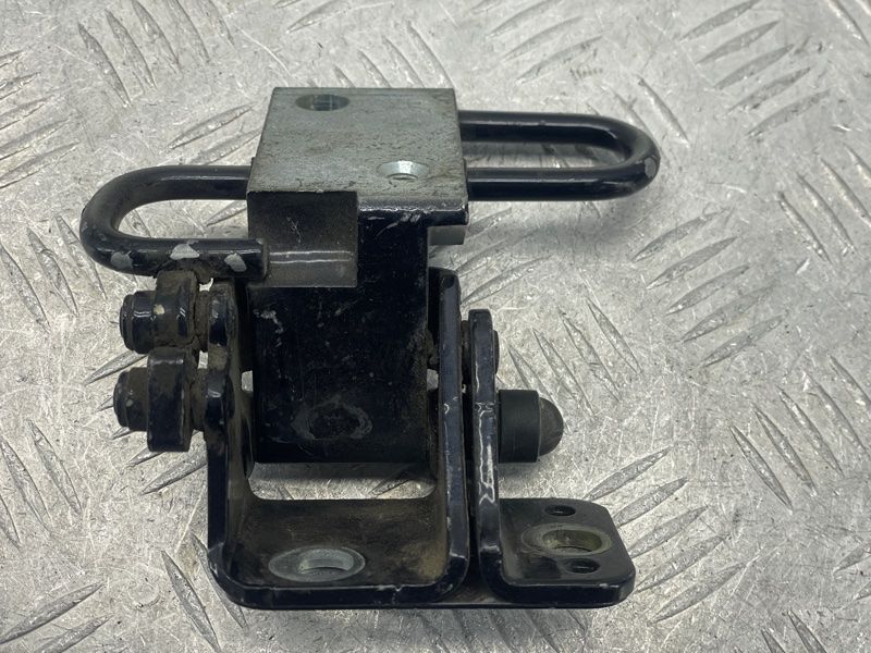Петля двери нижняя 3C8833412B Volkswagen CC